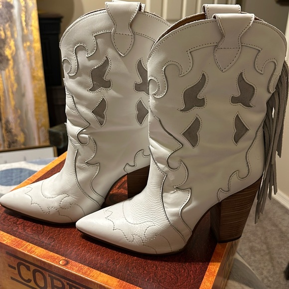 Dingo White Leather and Fringe Cowboy Boots - Picture 3 of 9